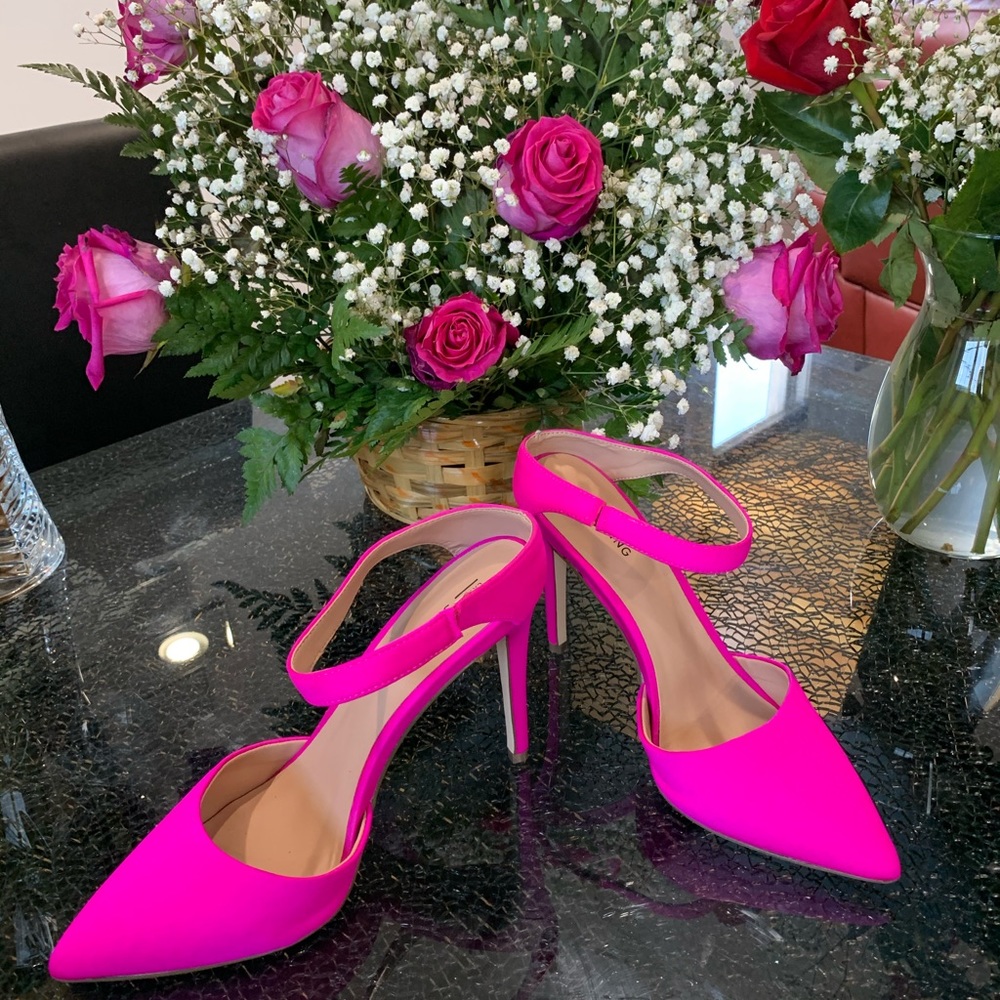 Call it SPRING - Fuchsia Pink Pumps